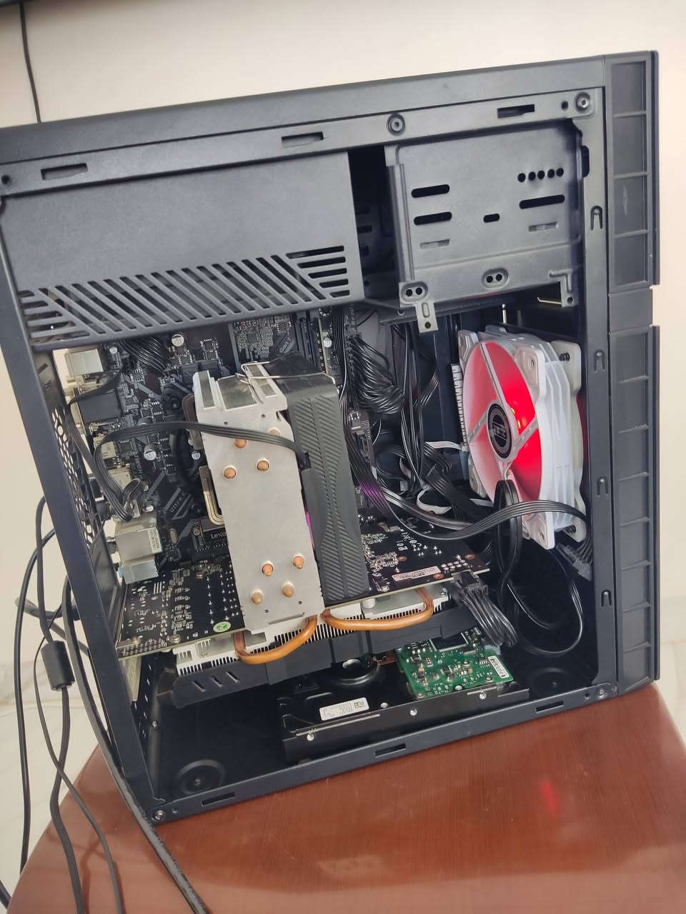 السعر 400 فقط كيس
CPU I5 9400f 

RAM 16X 1 16GB DDR4 
M. B H310m  GAGBAYTE 
GPU Rx 580 8G axle 
CASE  micro atx حجم صغير

M2 lexar NVMe g3 256 GB 
HDD 500 GB 
Windows 11
 كرت على ضغط 4k  71c
مكاني كركوك توصيل موجود  
للتواصل *********** واتساب فقط
سعر قفل 400الف
وايضا يوجد كيبورد وماوس  ٥٠الف اثنيهم مجموعه ٤٥٠ الف
كيبورد FAN60 PRO مغناطيسي يدعم سوفتوير 
ماوس ATTACK SHARK X11يدعم سوفتوير كراتين ماوس وكيبورد موجود فقط
