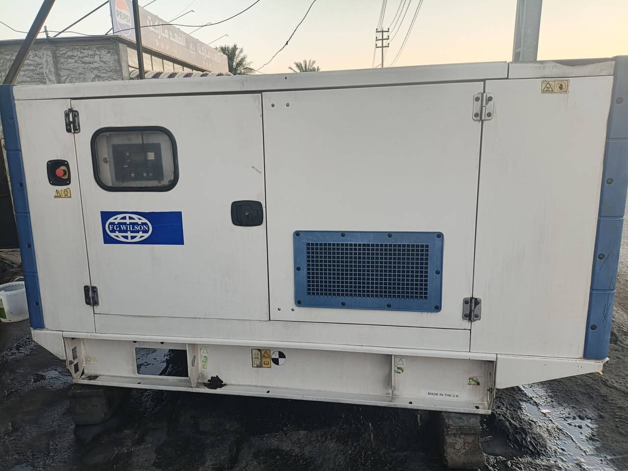 السلام عليكم ورحمة الله
للبيع مولد نوع بيركنز 
100KVA
مجفت تجفيت عام على الشغل
السعر 55ورقه وبيه مجال 
العنوان اليوسفية
***********
