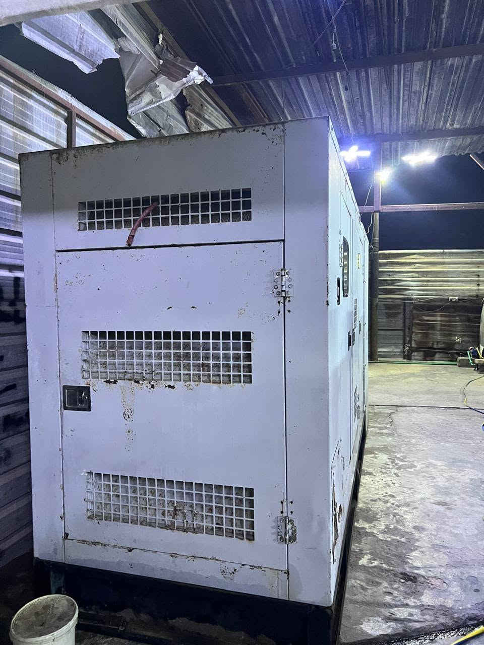 السلام عليكم
للبيع…
بيركنز 2200 كاتم 
توليد ستانفورد 350KV
افتر بيها يطغ وطفينها 
ولمزيد من المعلومات الاتصال 
‭***********
