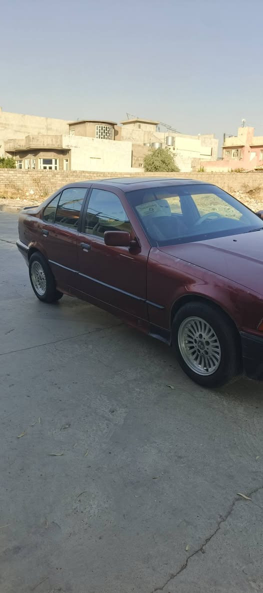 بي ام بزون لاصبغ ولا طخه دواخلها حيل نضيفه مكينه 4 سلندر مكينه وكير مابيهم شي طخم نضيف وايرمنيه شغاله لايت زينول كابون بانزين موجود شرعي موجود شرط تحويل مراوس حسب القناعه واذه بي ام 500 وانطي فرق حسب الاتفاق ‏‪***********‬‏ واتساب
