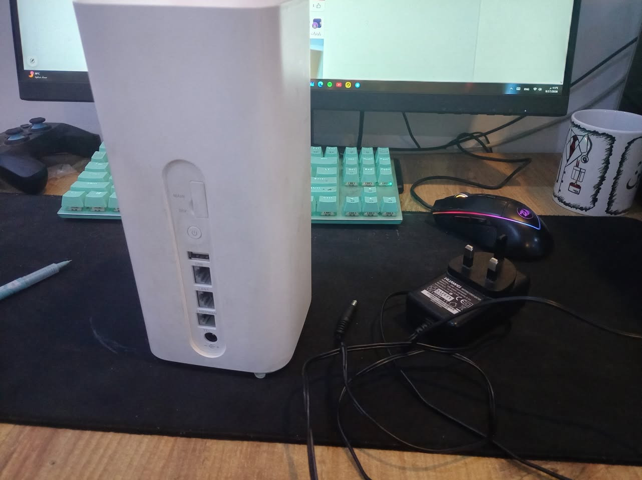 السلام عليكم
رواتر 4G Router 3 Prime (التقاط فئة Model: B818-260)
نضيف جدا شرط الفحص والتصوير باله كويتي
راوتر جوكر مفتوح المصدر يدعم جميع الشرايح زين اسيا كورك او اودي ويشغل شرايح خارج العراق ويعتبر من اقوى راوترات الفورجي ومفيد جدا للمناطق النائية
يدعم LTE Cat 19 ( من اعلى الفئات الموجوده )
يتسع لتوصيل 64 جهاز بوقت واحد
يستقبل انتنا خاريجيه (TS-9)
يدعم dual-band (2.4GHz و 5GHz) بنفس الوقت
يحتوي على منفذين ايثرنت داخل وخارج ( ممكن يصير راوتر طبيعي برج او مشروع وطني )
منفذ USB عدد واحد ومنفذ هاتف
موجوده عنه كثير مراجعات باليوتيوب تكدرون تطلعون عليها
تجي وياه تحويلة اصليه من شركة Huawei
سبب البيع : حولت مشروع وطني وعندي راوترات غيره ما احتاجه
السعر 105 الف دينار وبيه مجال للشراي
مكاني النجف حي الغدير شركة توصيل ما عندي بس اذا انته عندك ماكو مشكلة
*********** للتواصل على رقمي متوفر بيه واتساب
