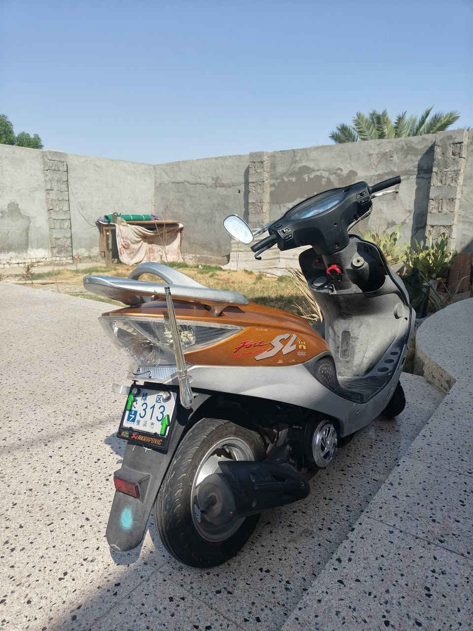 كامكو V2 للبيع
كفالة عامة نضافة ما مفتوح دراجة شلعة 💨🛵 
دراجة نضافة 90% مزودة كشن رياضي صبغ للزينة 
والكفرات ختم واحد مكفولة
تشوف بعينك احلى من الصور
المايشتري لا يكسر سعرها. مكان الدراجة قلعة سكر
للاستفسار راسلني خاص او اتصل ***********
