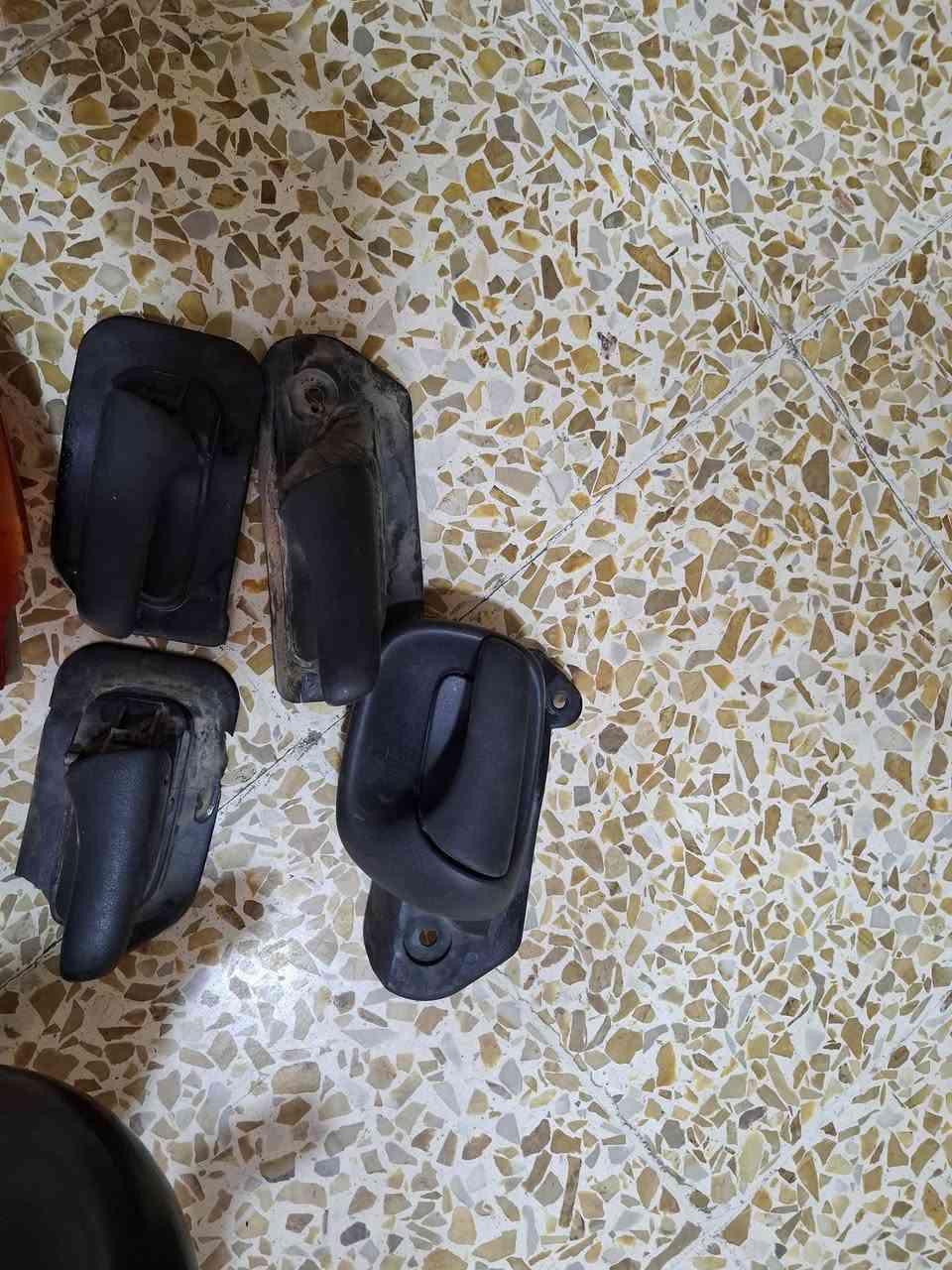 غراض استرا للبيع ٦٥ الف وبيها مجال للتواصل على رقم ***********
