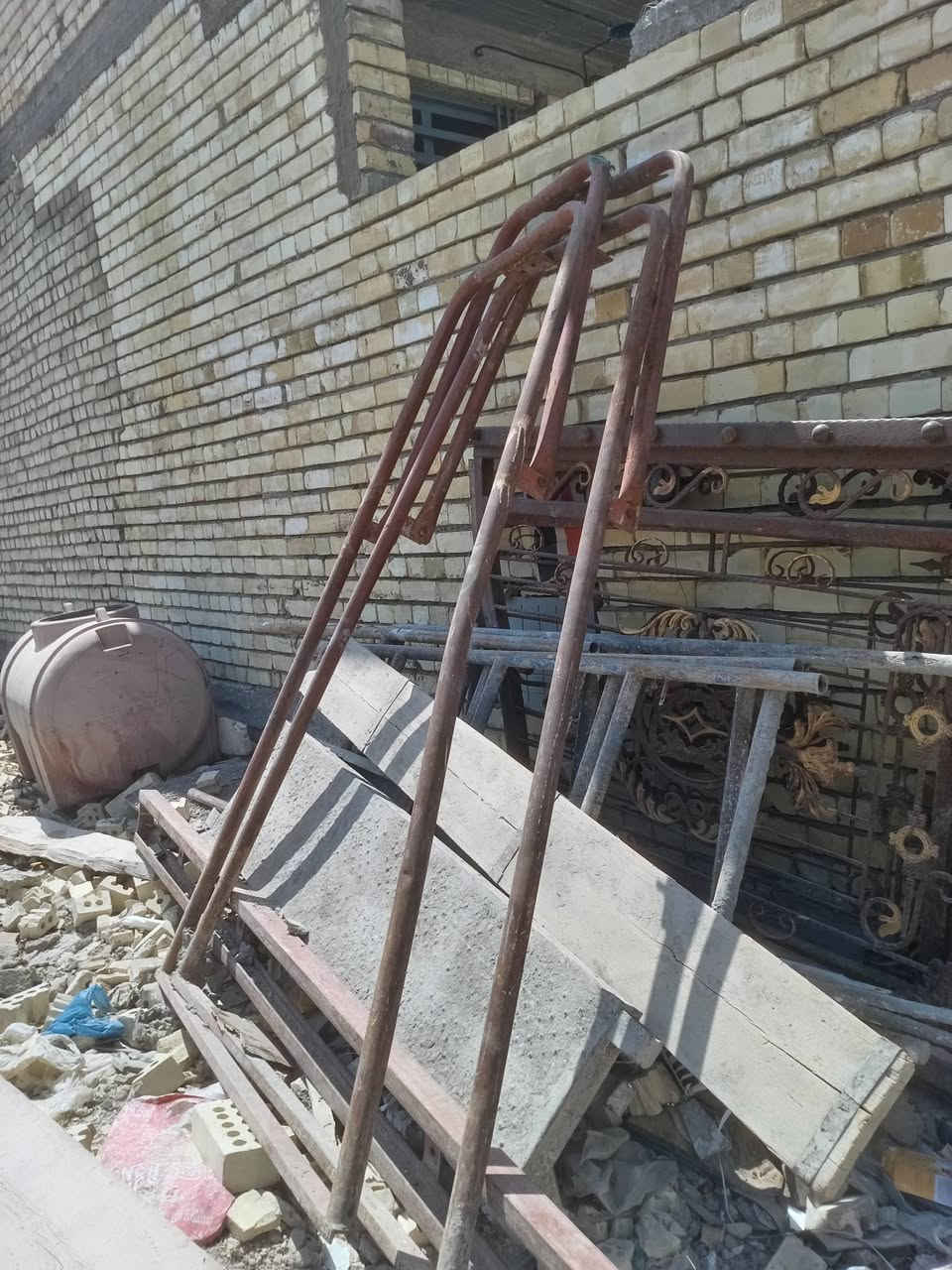 سلام عليكم ونج للبيع كامل مكمل ويا عربانه وحده و ماطور والسكله سعره 600 وبي مجال حك الجيه مكاني بغداد مدينه الصدر الشراي يتصل و يدلل ***********

