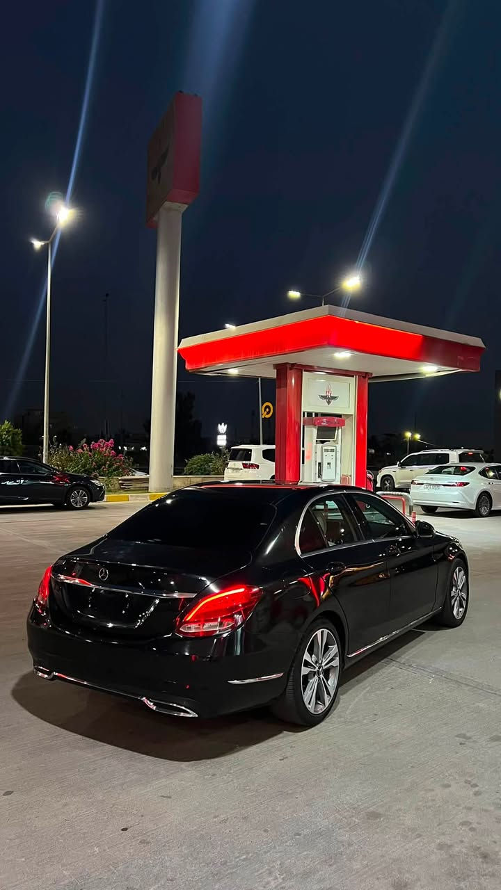 Mercedes Benz C class - C300 2015
(وارد خليجي) بيها بلعراق ٣ قطع صبغ بدون شواصي

فول مواصفات للاخير -
مواصفات - بانوراما - دبل ماوس - سماعات بروماستر - داخل بيج - كشنات جلد وكهرباء وهيتر وخزن - لايتات ليد - بك لايتات دبل ليد - شاشة جبيرة - وباقي المواصفات المعرفه

السياره حلوه نظيفه بدون مشاكل
مكانها كركوك
سعر 159$ بيها مجال ان شاءالله 
وكاله باسمي ثاني يوم احولك

***********
