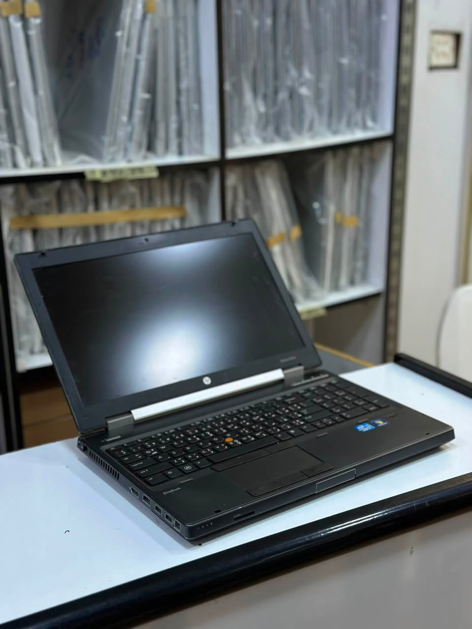 💻 للبيع: لابتوب HP EliteBook 8570w (Workstation)
المواصفات:
 المعالج: Intel Core i7 (الجيل الثالث)
 الذاكرة العشوائية (RAM): 16GB
 التخزين (SSD): 256GB
 كارت الشاشة خارجي: NVIDIA Quadro K1000M 2GB
 الشاشة: 15.6 بوصة
 الهيكل: معدني خشن ومتين مخصص للأعمال الشاقة
📌 الحالة: مستعملة ونظيفة  (مثل الصور)
🔋 البطارية والشاحن: البطارية جيدة + الشاحن الأصلي]
💵 السعر: 140,000 دينار (قابل للتفاوض)
📍 المكان: [بابل الحلة]
🚗 التوصيل: [موجود توصيل / أو استلام مباشر]
📞 للتواصل: عبر الخاص أو واتساب: [***********]
