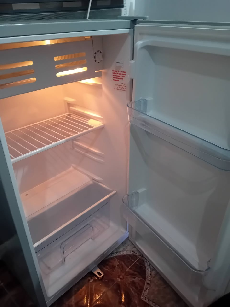 سلام عليكم مرخصت الدمن يوجد ثلاجه حجم صغير جديده مستخدمه قليل نزرفت اثتاء الننضيف وملحومه وتجميد حيل زين التواصل واتساب ***********
