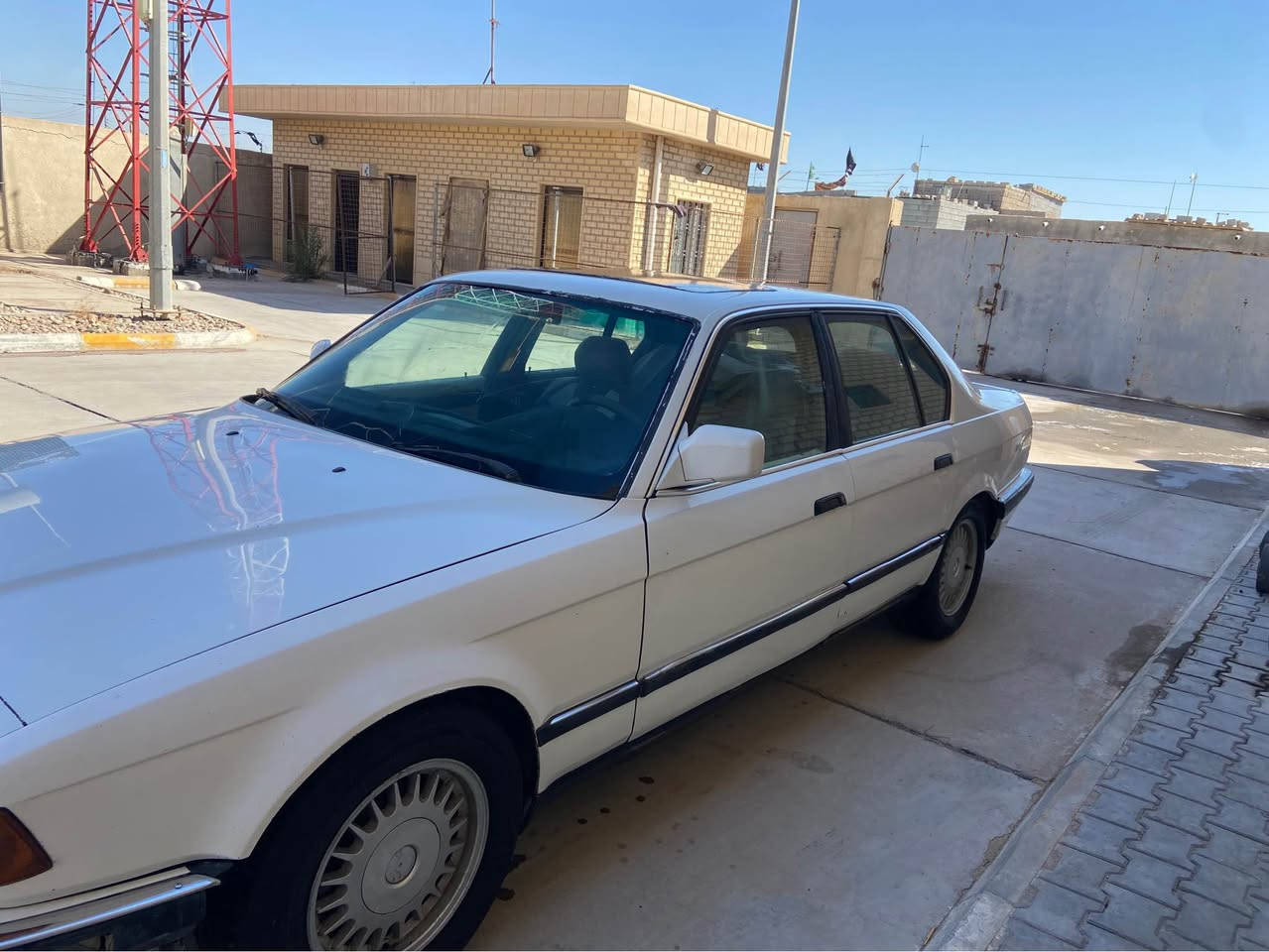 السلام عليكم ورحمة الله بي ام 730 نضيفه السياره ودواخلهه نضيفه وحلوه احله من الصور مكينه وكير VVT بطه تبريد شغال البلادي ثلج رقم ال2030 تحويل مباشر 
السعر38 وبيهه مجال قليل مكاني بصره رقم الهاتف /*********** البصرة, العراق
