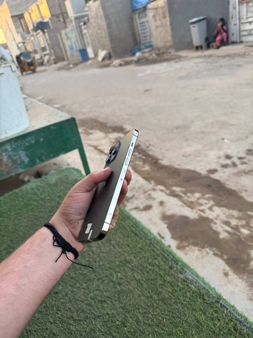 للبيع iPhone 13 Pro Max - شرط فول نظافة* ✨
*📍 المكان*: بغداد - مدينة الصدر  
*📱 واتساب*: *********** - راسل وتدلل 

*التفاصيل:*
- *الذاكرة*: 256GB
- *البطارية*: 79% - تشحن يوم كامل
- *اللون*: الفيلي
- *النظافة*: مليون بالمية - بعده بلزكات الشركة - شرط فول نظافة 

*الفحص كامل:*
اتصال ✔️ سيمكرت ✔️ فيس ايدي ✔️ واي فاي ✔️ - كله شغال بدون عطل وشرط النظافة 

تجي تفحص على راحتك لحد ماتمل - ضمان يوم
شحن مخابرة تكنيك 

*ملاحظة*: شاشة 3 خيارات مستبدلة 

*💰 السعر*: 460
وبي مجال قليل 

---
