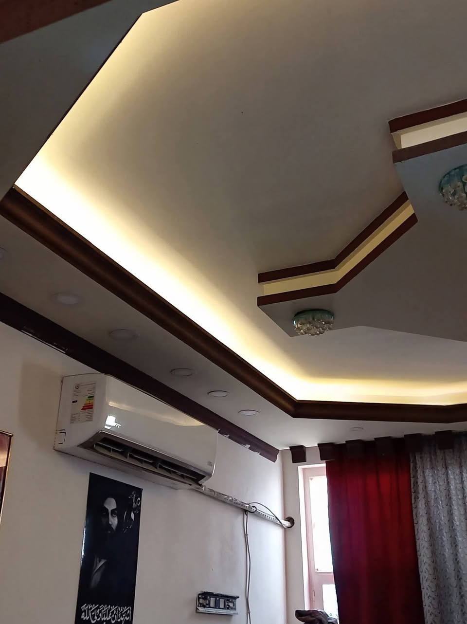 بسم الله الرحمن الرحيم 
للبيع
المساحه 200متر بناء 100وباقي 100ركن سند 25زراعي عالي عن الشارع
بناء طابقين طابق الأول مطبخ +استقبال +كلدور +غرفة نوم +صحيات داخليه وخارجيه +مناور ع غرفه والكلدور
الطابق الثاني غرفه +صحيات +كلدور تكدر بل واجه تنبني غرفه درج كامل مال الطابقين عوزه تطبيك هوه الطابق الثاني
البيت كوله طابوك صب كونكريت ماعده الغرفه الفوك سندويج
ماء كهرباء متوفره
العنوان حله ورديه سيف سعد قرب شارع 30 بل زراعي
الرقم الموبايل *********** بي واتساب
الخاص مفتوح
السعر 65
الشراي بي خير ويدلل  التفاصيل كوله ذكرته
