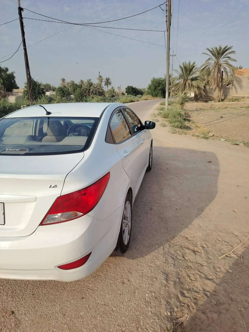 اكسنت موديل ٢٠١٦
 رقم بغداد دولي بسمي سنويه لل30 
 مكينه ١٦٠٠ بيها بس قطعه واحد البنيد مصبوغ بدون ضربه السعر دفتر وبيها مجال  رقمي *********** سياره مال جناي وعله ايدي جاهزه للاخير وفول مواصفات
مكاني نجف مشخاب اتصال فقط مكلف بلنشر
