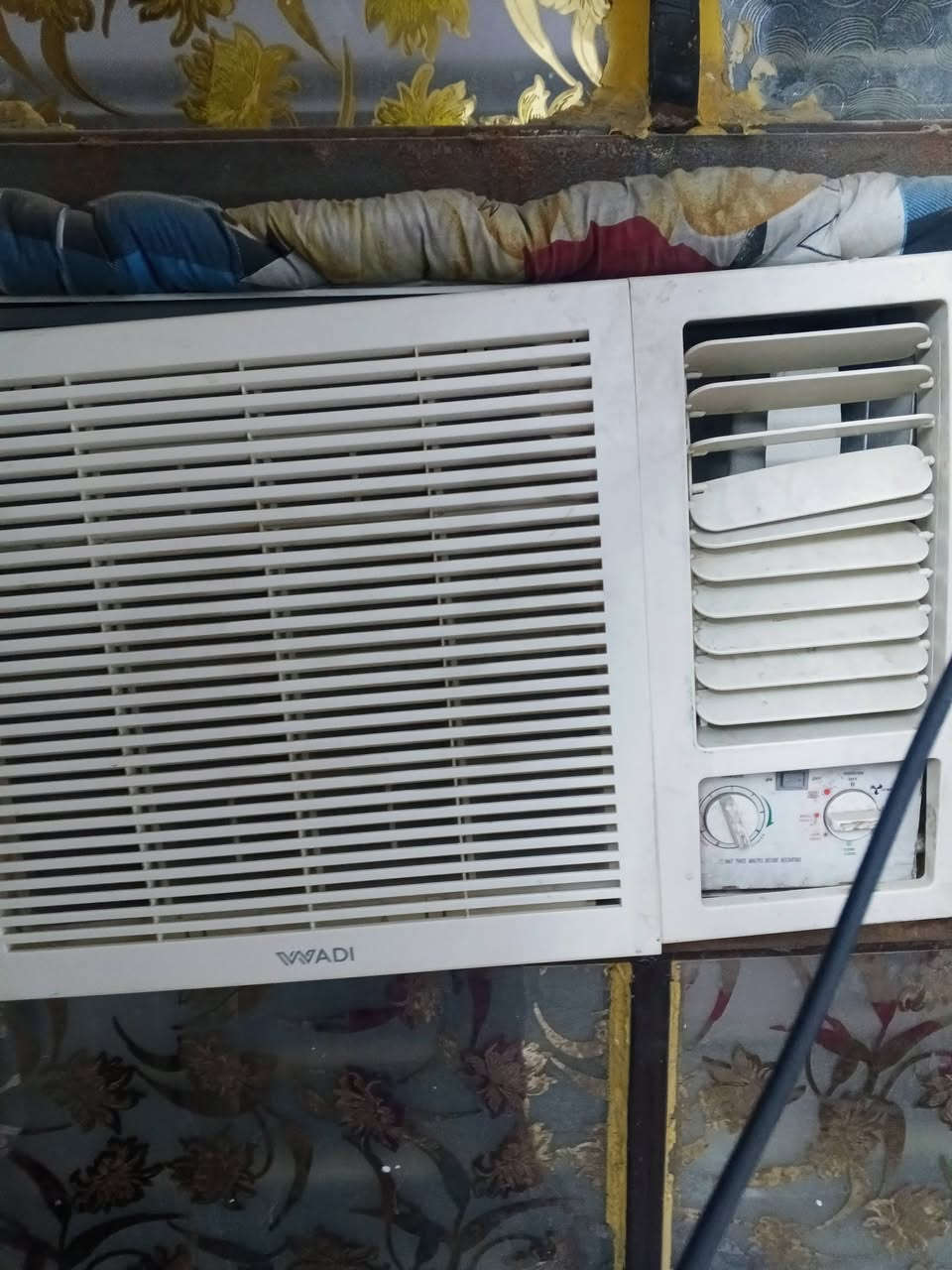 مكيف البيع شغال اخو الجديد *********** سعره 350وبي مجال حك الجيه مكان الشعب مقابيل المحكمه
