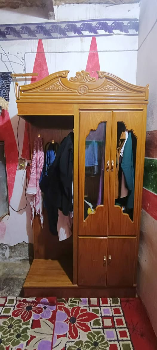 ✨ غرفة نوم تسكام للبيع ✨ بحالة ممتازة، نظيفة جدًا، جاهزة للاستخدام، بسعر مناسب وللجادين قابل للتفاوض. للاستفسار يرجى التواصل على الخاص.***********
