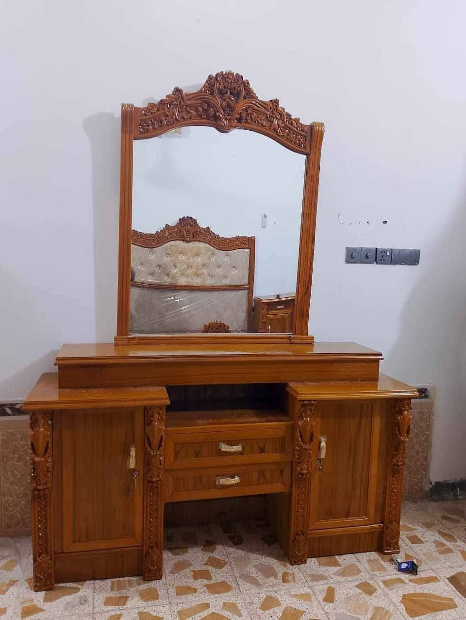 السلام عليكم
غرفه اخشاب نجاره عراقيه
 للبيع السعر مليون ونص
 للاستفسار   ***********
