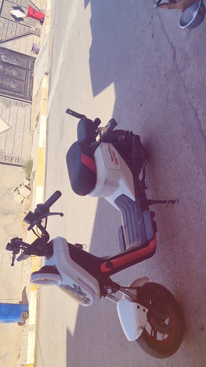 السلام عليكم
دراجه شحن 918
دراجه نضيفه ما عليك بل صوره
بطاريات 32 أمبير 
كهربائيات كله شغال
3 سرعه
سويجين وكارت 
375 مجال قليل 
كركوك قضاء الحويجة
***********
