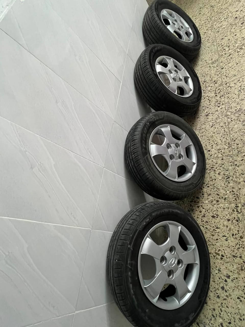 للبيع كبات جدد مال فيرنا
وتخم تاير مستعمل قليل 
الكبات ب60وبيهن مجال
التايرات حجم 13 ب80 وبيهن مجال
مكاني البياع ***********
