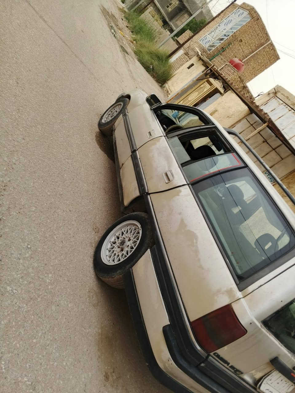 السلام عليكم اوبل اوميكا ستيشن مديل 1993سنوية 28مكينه اوكير او حداديه تخم تاير سياره جاهزه بيع او مراوس السعر (20)اوبيه مجال للطيبين مكاني دوانيه الستفسار ‏‪***********‬‏
