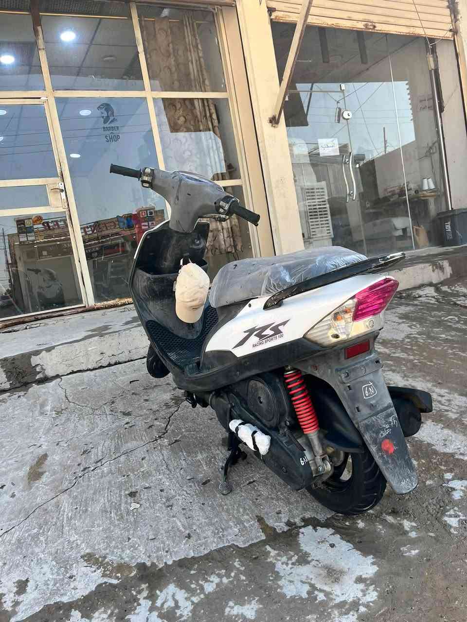 عدله مال حاويه صالها اقل من سبوع كفراتها ختم واحد سود سعر مليون ١٠٠ وبيها مجال مكان كوفه الاستفسار ***********
