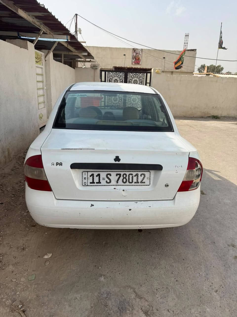 طيبه مديل ٢٠١٣ رقم إنكليزي
السياره مكفوله من عدا باب بي ظربه بلدوسه
تبريد شغال مكينه تمام 
بس الكير بي جرشه مال بو برن
عنوان تاجيات
العنوان ٣٤بيها مجال بسيط 
***********

