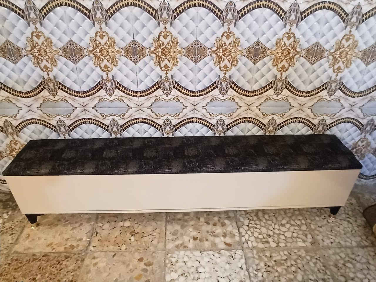🔥  غرفة نوم للبيع 🔥
غرفة نوم بحالة نظيفة جداً، مناسبة للبيت والعرسان 🛏️✨
✅ غرفة كاملة
✅ خشب متين وتصميم أنيق
✅ نظافة ممتازة
✅ الاستخدام قليل ومحافظة عليها

💰 السعر: [خاص]
📍 الموقع: [بغداد _ المشتل ] لايوجد توصيل 
📞 للتواصل: [***********]

البيع للجادين فقط، والتوفيق للجميع 🤍
