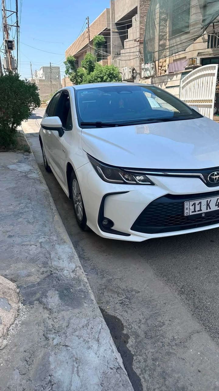 السلام عليكم
تويوتا كورولا 2025 هايبرد للبيع

✨ المواصفات:

* موديل 2025
Hybrid
* محرك 1.8 هايبرد
* 4 سلندر
* مواصفات خليجية 🇦🇪
* ماشية فقط 15,000 كم
* وارد خليجي
* اللون أبيض
* داخلية قماش
* تحكم على المنحدرات
* كاميرا خلفية دواره
* مثبت سرعة
* بصمة
* 8 وسائد هوائية
* شاشة
* تحكم أوتوماتيكي بدرجة الحرارة
* مصابيح زينون أمامية
* مصابيح أمامية LED
* لوحة قيادة رقمية
* مانع انزلاق
* ABS
* كشافات ضباب
* تشغيل بصمه
* تحكم إلكتروني بالثبات
* نوافذ كهربائية
* رادر وقوف ذاتي 
📍 اللوحة: بغداد خصوصي
📞 للاستفسار: ***********

🔥 سيارة نظيفة جداً، موديل حديث وماشية قليل، ومواصفاتها عالية.

السعر 153$
