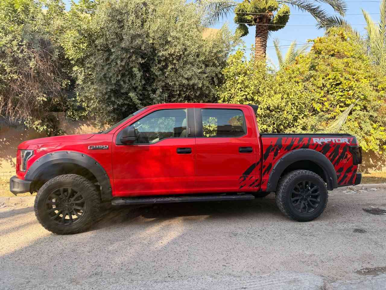 فورد f150 موديل 2016 محدث رابتر ومرفعة ترفيع اصلي
⭐ باب طويل / بدي قصير (المرغوب)

🔹 محرك 2.7L EcoBoost Twin Turbo
🔹 6 سلندر
🔹 كير تعليك
🔹 مكينة وكير بحالة ممتازة
🔹 الممشى: 108 ألف ميل
🔹 اقتصادية جدا بصرفية الوقود

🔥 مرفعة أصلي ومحدثة شكل رابتر
🔥 تايرات أوفرود
🔥 لايتات عدسات
🔥 شادلهة غطى سلايد واتر بروف Waterproof للبدي

📷 تفاصيل الحادث موضحة بالصور 

📍 بغداد – الغزالية
💰 السعر: 188 ورقة وبيهة مجال بسيط
☎️ للتواصل متوفر واتساب : 
***********

#Ford بغداد, العراق
