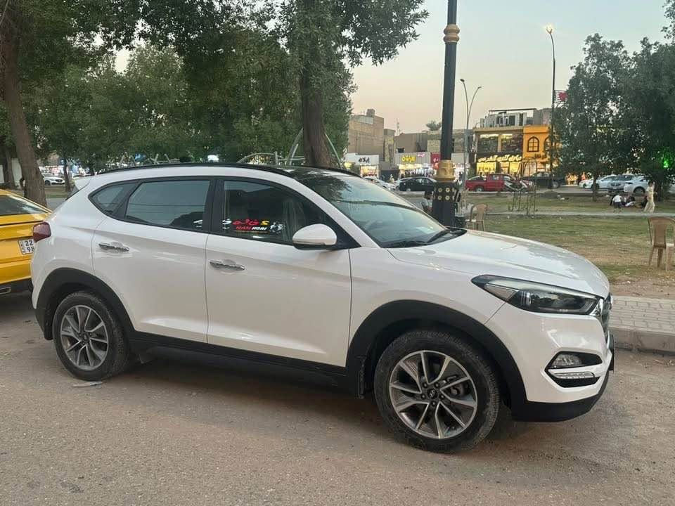 السلام عليكم 

توسان خليجي 2018 

رقم بغداد باسمي 
مواصفات السيارة 

محرك 2000 دوش 

بانوراما   

كشنات جلد

كامره  +حساسات خلفية

يها بارد ب جنطه والجاملغ امامي الايمن فقط 

سيارة نظيفة قطرة  صبغ ما بيها  

السيارة ماشية 70 الف 

محرك كير وتبريد مكفولات 100/100 

السعر 178 وبيها مجال بسيط جداً 

مكاني بابل الحلة

للاستفسار على الخاص او الاتصال على *********** حلة, بابل
