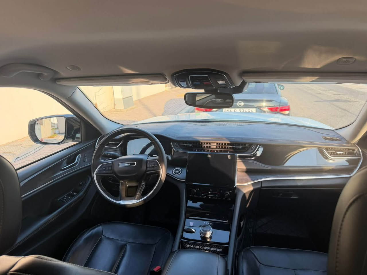 للبيع جيب جراند شيروكي Limited موديل 2023، 7 ركاب، 4×4، وارد أمريكي، ماشية 40 ألف كم، تقرير أمريكي تعمل وتسير، مغلفة PPF مطفي بالكامل، لون أبيض وجنوط سوداء وعتبات جانبية. السيارة نظيفة وجاهزة للاستخدام رقم بغداد باسمنا مكانها بالبصرة السعر 305 قابل للتفاوض 
(***********) الرقم
