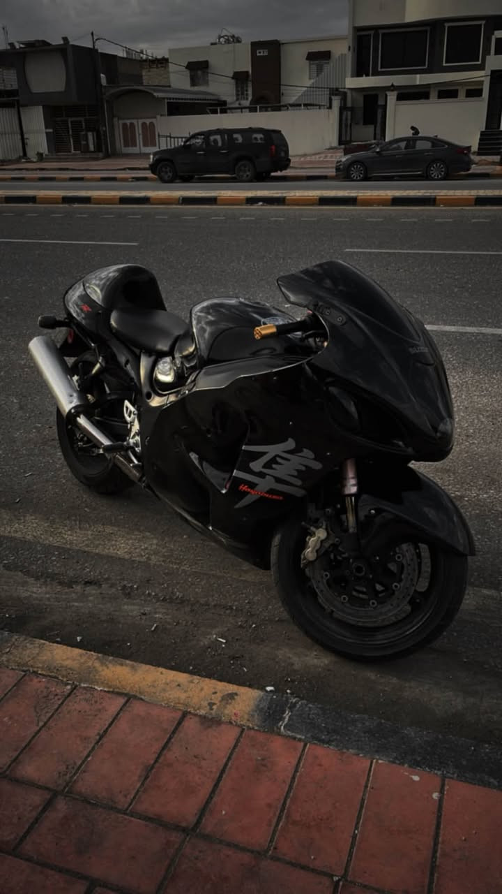 ‎سزوكي GSX 1300 هايبوزا
‎محرك 1300 cc
‎موديل 2007 شاصي اسود
‎لونها اسود
‎مابيها اي حادث بس ملاحضات بسيطه بالكفر
‎مكفوله من كلشي والكسور بلكفرات تايرات نضيفه زنجيل نضيف دواخلها نضيفه مكفوله كير ومكينه وكهرباءيات الضفيره من طول للطول
حماوة بشرط متعبر النص ثابته لو تضل ساعة مشتغله
‎سرعتها + 280
‎ماشيه 66 الف
‎كلها بلاديه ما عليها اي تزويد او اي تبديل كفاله عامه ومال جناي و الدراجة كل النمر تفر تاير ، كلش قوية كهربائياتها كلها شغاله
‎دهن بس امزويل الامريكي من الوكالة  
‎مال جناي ولحد يكلي شبيها مابيها كفاله عامه وتاخذها من باب لبيت
‎سعرها 36$ و بيها مجال للشراي و اليجيني ما ارده
‎رقمي *********** بيه وتساب مفتوح
‎مكاني النجف .

