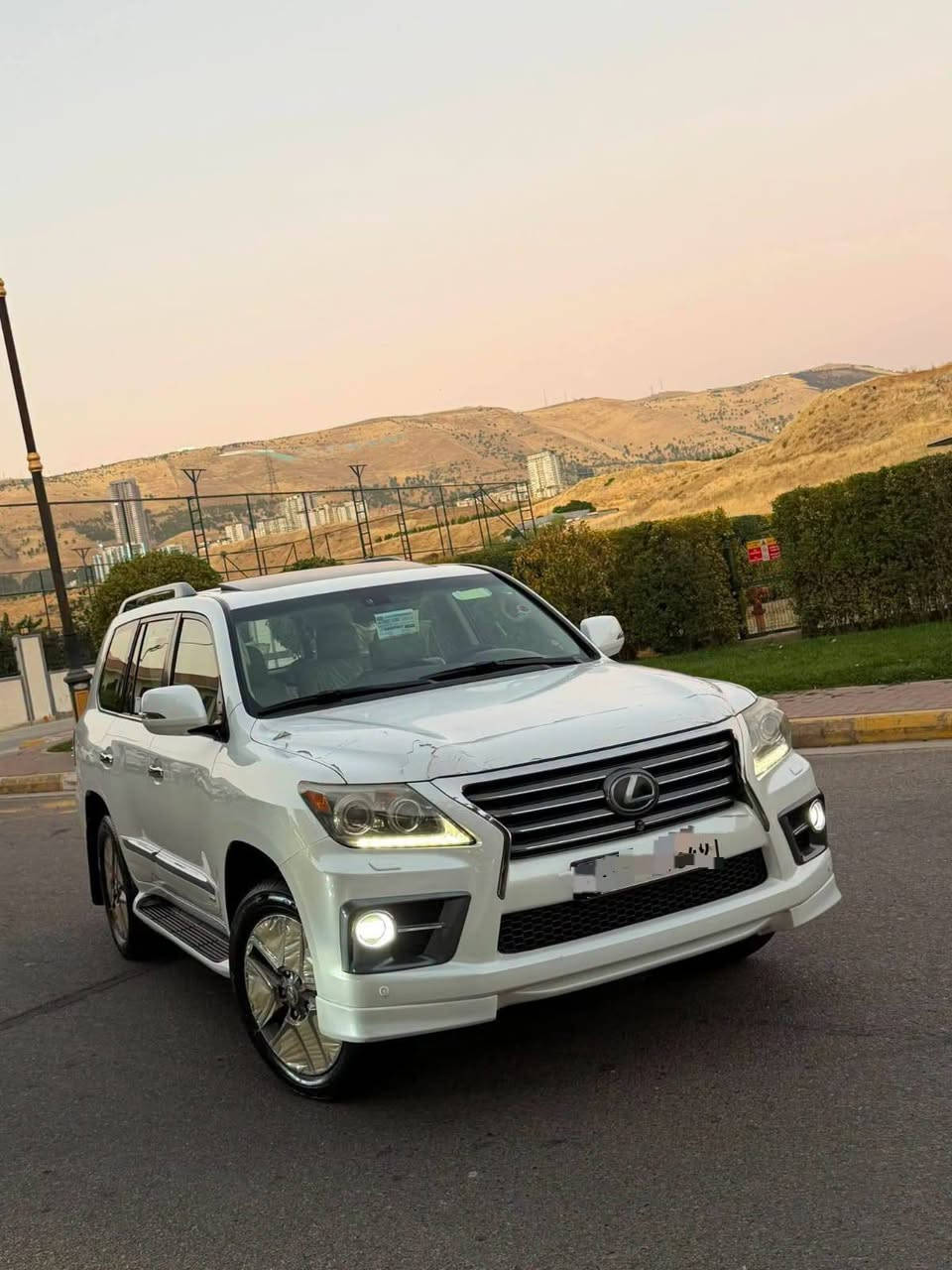 لكزز LX 570 • ٢٠١٥ • ١١٩ الف كم