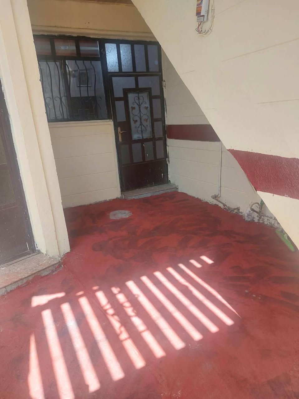 مرحبا مشتمل في حي الخضراء طابق ارضي يحتوي على غرفه نوم وهول وحمام ومطبخ ومنور وطرمه للايجار فقط للموظفين  للاستفسار الاتصال على الرقم ***********
