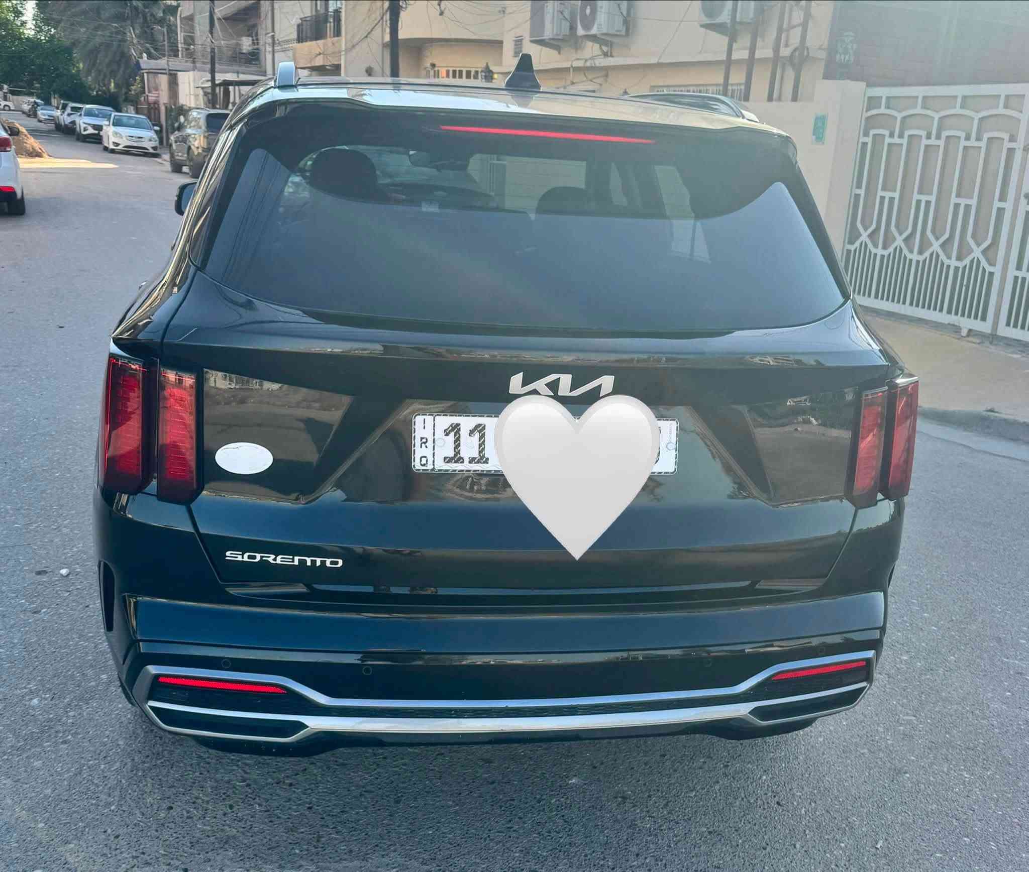 كيا سورنتو  اس ٢٠٢٣ وارد امريكي بنوراما 
مقاعد جلد اسود ملكي 
محرك 4 سلندر 
اللون اسود
العداد -46الف وقابل للزياده
المواصفات
1-كامرات امامية وخلفية
2-داخل اسود 
3-كشن امامي وخلفي كهرباء 
4-تدفئة المقاعد الامامية 
5-شحن هاتف واير ليس 
6-نقاط عمياء 
7-  4 رادارات  
8-ويل 20 بلاك توب 
9-حساسات خلفية ، امامي
10-حساسات جانبية 
11-سستم صوت  بوس 
12-تحديد مسار 
14- بانوراما
15-بصمة تشغيل وابواب 
16-نظام ترحيب خارجي عند الاقتراب من السيارة 
17-بك لايت لد 
18- 4 انظمة قيادة سبورت سمارت ايكو كومفورت 
19-وقوف تلقائي خلفي 
20-وقوف تلقائي امامي 
21-وقوف تلقائي جانبي  
22-سايد بريك بصمة
23-اوتو هولد وقوف ذاتي لفترات قصيرة 
24-تبريد منفصل مناخي  
25-نظام قفل الابواب والزجاج لحماية الاطفال 
26-نظام نزول المنحدرات 
27-نظام ملاحة GPS 
28-لايت زينون 4 عدسات LED
29-تشغيل عن بعد 
30-شاشة Apple Car play 
31-الانارة الداخليه 
32-مثبت السرعة Cruise
33-المودات والأوامر الصوتية
34-فحص أنظمة السيارة 
35-حساسات ضغط اطارات 
36-مقود جلد حياكة
37-تبريد شاشة
38-قطعتين تبريد 
‏39-  ABS نظام مانع الانزلاق
40-اشارة في المرايا الجانبية
41- ١٠ مخارج منفذ الطاقة 
42- ا  Bluetooth / USB 
43-السونار مرفق مع الصور 
44-صور الحادث مرفقة 
السيارة مرقمة بغداد 
 للاستفسار يوجد واتساب ***********
