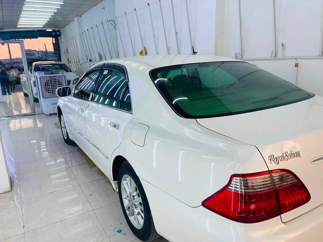 شاهینە بڕاوە 2006 ی182 
ئاوێنە ئیشارەت
شاشەو کامیرە
١٠٥هەزار رۆشتوە 
تەبرید سارد و گەرم 
جۆزەی صالنسای بەستراوە
سەقف و حیزام و کەڤەر و شانسی بەشەرت
***********
