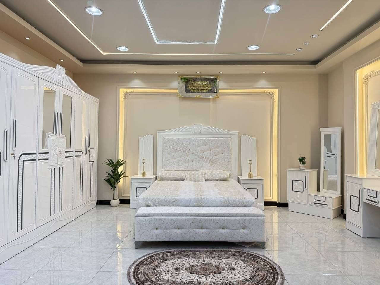 غرف نجاره عراقيه 💯💯

تتكون من 8  قطع 

عرض الكنتور 3 و20سم

ارتفاع الكنتور 2 و20سم

السرير بلوك ٦ ارجل

طول السرير 200 سم 

عرض السرير 160 سم 

الضهر براغي

يوجد خدمة توصيل إلى جميع محافظات العراق

