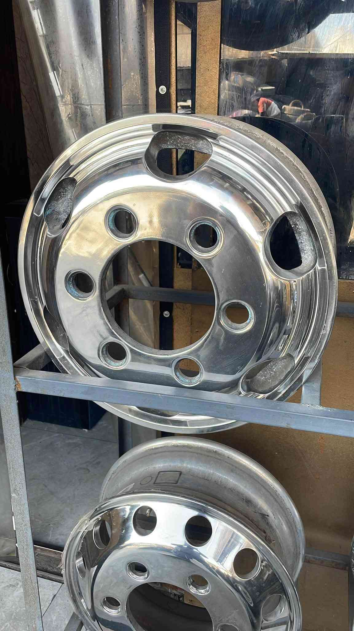 ويلكب ياباني اصلي الحجم 17:5  هينو كنتر سعر زوج 275 الف مكاني مجمع مشن بغداد يوجد توصيل 🚚 لجميع محافظات متوفر جملة و مفرد  *********** واتساب
