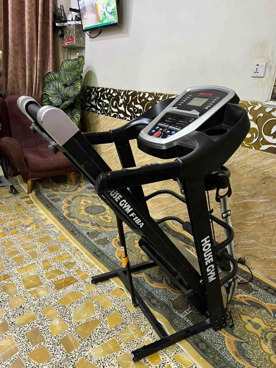 جهاز جري جبلي دبل ماطور يحمل120كيلو بي رجاج تكسير شحوم بي شناو بطن بي شاشه تعد وقت سعرات حرارية قياس نبضات القلب مسافه مقطوعه وبي اواكس بلوتوث ومفتاح امان وجهاز يطبك ومياخذ مساحه سعره 280 الف بغداد يوجد توصيل محافظات ***********
