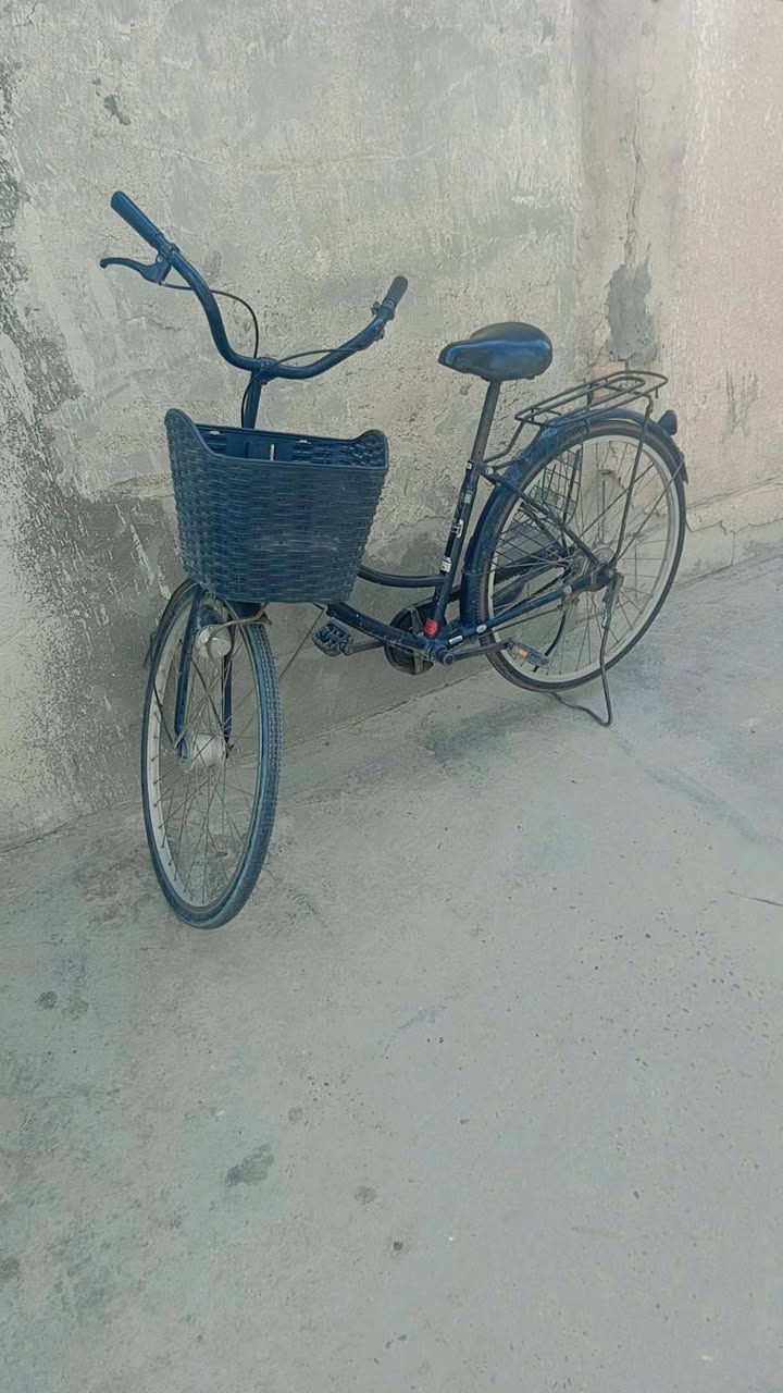 بـايسكل درجة أولى للبيـع 🚴‍♂️🚴‍♂️🚴‍♂️
وبسعـر مناسب جداً $
سريع  ،  نظيف  ،  تايرات جدد ❤
تكدر تروح بيه للمدرسة 🏢
تكدر تروح بيه للعمل في المناطق القريبة 🌿  
تكدر تروح بيه المشاوير القريبة والمستلزمات المنزلية ⭐
🌼سعــره  ((  75،000  ))  الف دينار وبيه مجال للطيبين🔥❤

🏆 للتـواصل  واتساب📳  :  *********** يونس 🏆
