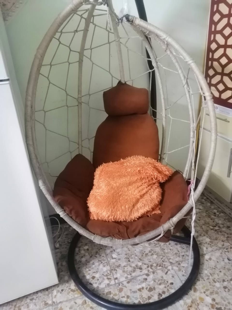 السلام عليكم ثلاجه عدد ثنين  مرجوحه لبيع الثلاجه الجبيره ١٥٠الف الصغيره ١٠٠ المرجوحه ٦٠الف وبيه مجال رقم *********** مصفه الدوره
