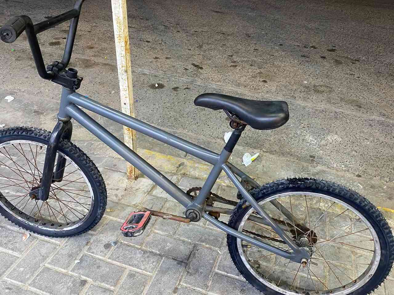 بايسكل BMX يحتاجل تقريبا صرف 25 يرجع جديد مصبوغ البايسكل صبغ حلو شوفت عينك السعر 40 وبي مجال بسيط متواجد فقط على الواتساب هذه رقمي ***********
