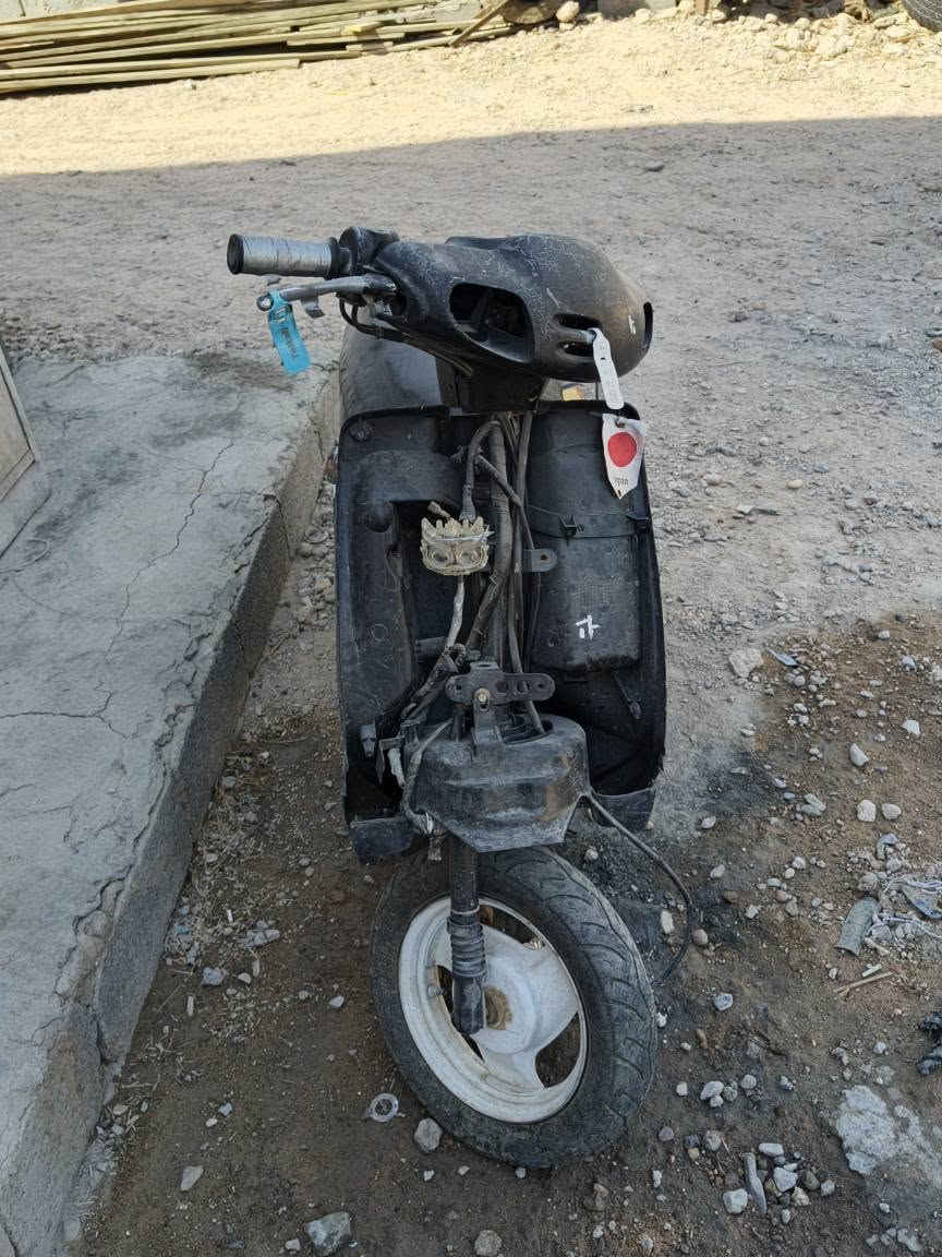 السلام عليكم دراجه نوع بطه متروكة بس شغاله مكاني نجف استفسار *********** النجف, العراق
