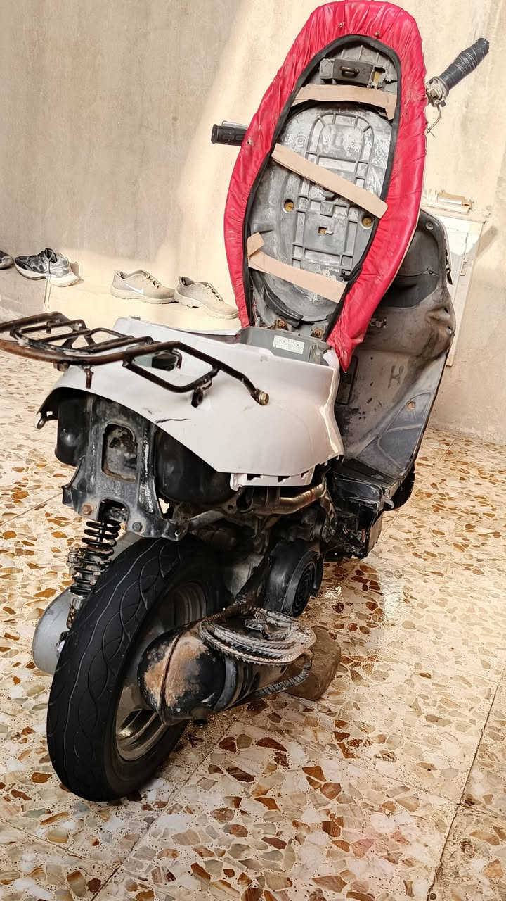 سلام عليكم
دراجه بيجي تسعه زروف للبيع
محرك60 مفتوح مبدل بس كور اصلي شرط 
شاصي مكفول و عل فحص 
دبلات امامي خلفي شغالات 
تخم تايرات جديد 
كهربائيات كامله 
محرك ناعم 
سعر 210 
عنوان نجف كوفه حي سهله 
للتواصل خاص او على رقم ***********
