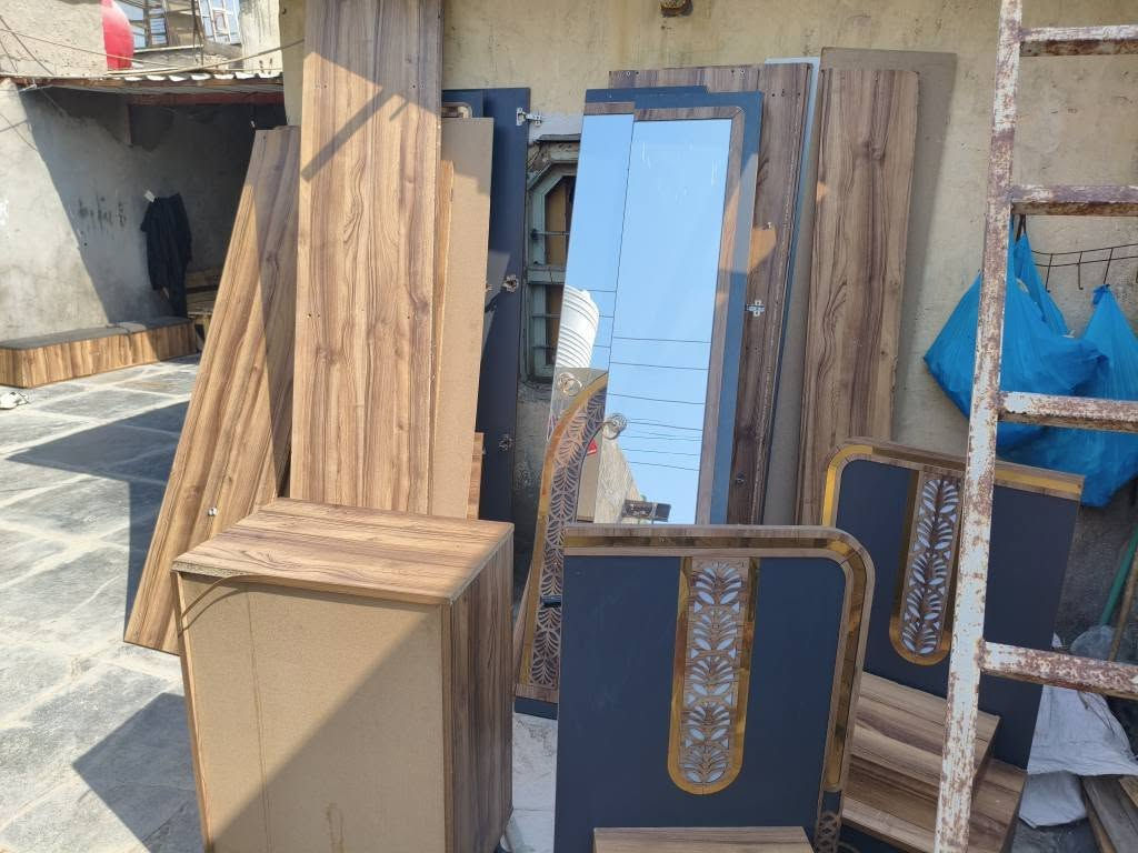غرفه تركيه شبه جديده نوعية ممتازة نقصها براقي ودوشك 📞 *********** البصرة, العراق
