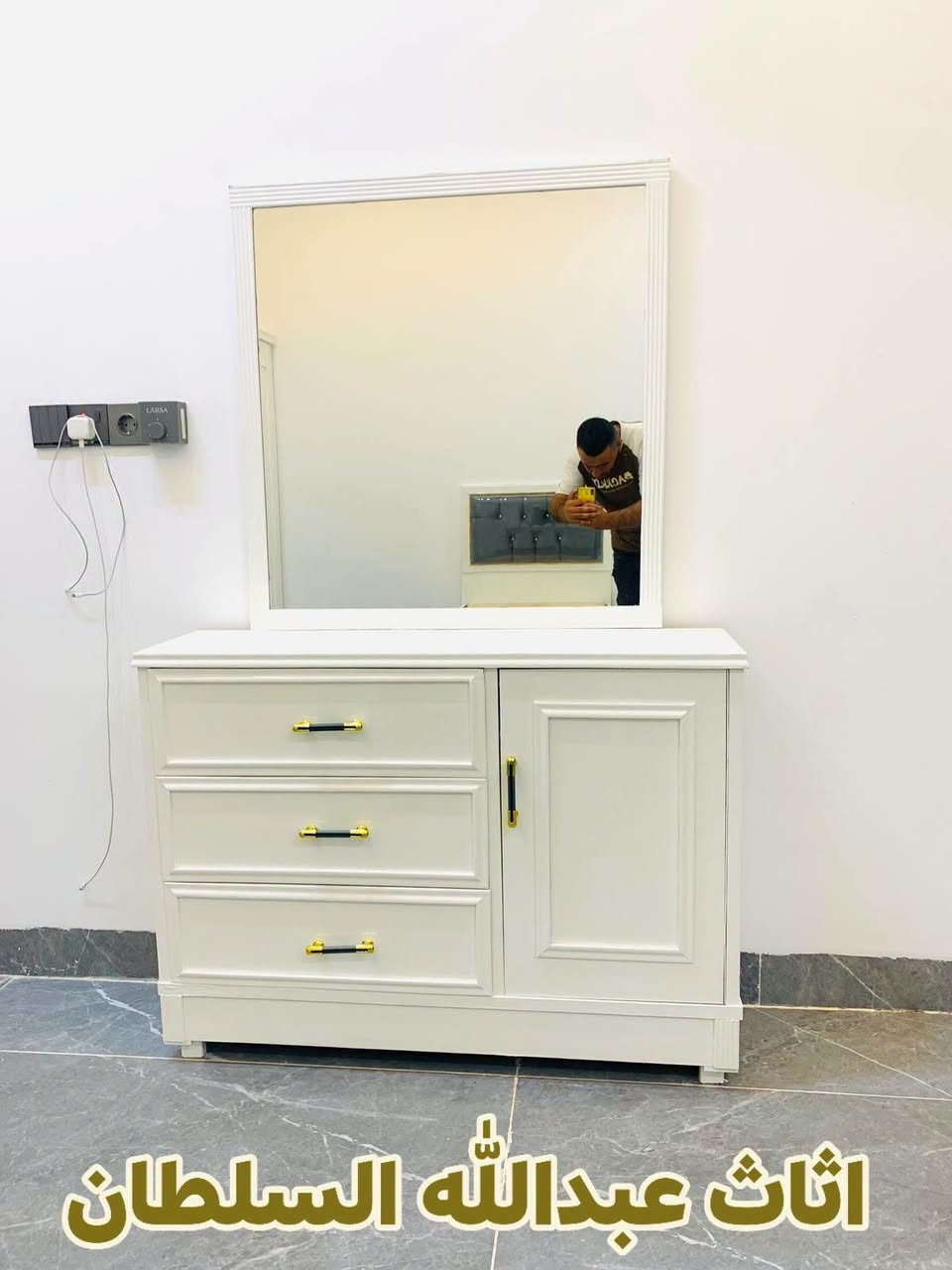 أناقةمنزلك_تبدأ_من_عندنا! 🪵🛋️
محتاج غرفة نوم أحلامك؟ أو ديوان يبيض الوجه؟
#نجارة_عبدالله_السلطان في خدمتكم!
نعمل "حسب الطلب" وبأعلى معايير الدقة والجمالية.
​👈 زورونا (الشرقاط - الحي العسكري - قرب المعارض  مقابيل الاستداره الثانيه )
أو راسلونا عبر الواتساب للاستفسار  والموديلات:
📞( ***********) 
أسلوب العروض والضمان)
​فخامة الخشب.. وإتقان العمل! 🪵🛋️💜 
​نحن نوفر لك الجودة التي تدوم طويلاً.
نتميز بتصنيع ونجارة الغرف والدواوين بأعلى المواصفات الفنية:
​تصنيع غرف نوم (تركيه بايدي عراقيه ) بتصاميم عصرية تناسب ذوقك.
​استخدام أفضل أنواع الخشب والإسفنج المكفول.
​تنفيذ دقيق "حسب الطلب والمقاسات" التي تناسب مساحة منزلك

نص مكتوب في الصور:
- اثاث عبدالله السلطان
- اثاث عبد الله السلطان