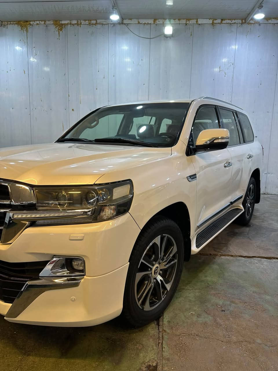 السلام عليكم
لاندكروز GXR V8 
موديل 2020
8 سلندر 4600 فطيم اصل 
ماشيه 82 كم 
رقم بغداد 
سونار ناشره 
السعر مناسب 465 $ وبيه مجال الشراي بسيط 
للاستفسار ***********
مكاني بغداد
