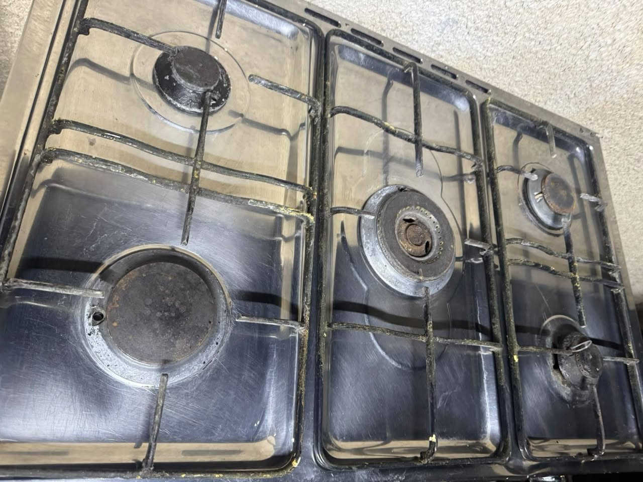 للبيع طباخ كريازي ***********بيسعر 250وبي مجال المكان بغداد الجديده شارع المسبح رقم واتساب
