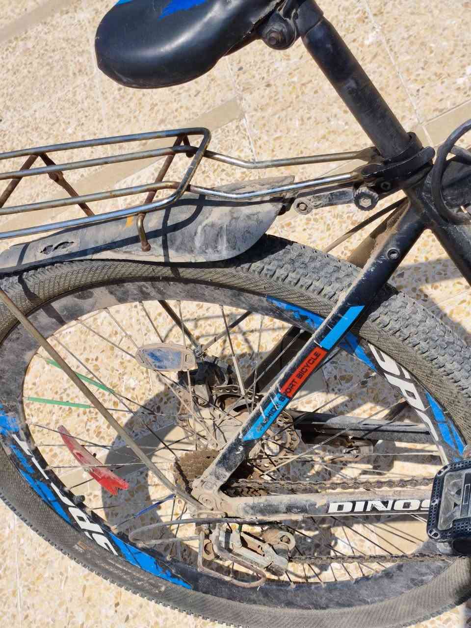 🚲🔥 للبيع بايسكلين بحالة تشغيلية وجاهزين للاستخدام 🔥🚲
السلام عليكم، عدنا بايسكلين للبيع، الاثنين شغالين وجاهزين للركوب، والبيع يكون مفرد أو الاثنين سوه.

🇯🇵 أول بايسكل: الياباني
🔹 السعر: 85 ألف دينار عراقي
🔹 كير 7 نمر وشغال
🔹 الحساس شغال
🔹 البايسكل شغال وكلشي أساسي بيه يعمل
🔹 مريح للركوب والاستخدام اليومي
🔹 بيه سلة أمامية
🔹 بيه حوامل خلفيه و كشن خلفي مريح
🔹 الإطارات والجنطات مبينة بالصور
🔹 توجد بيه بعض آثار الاستخدام، مثل أي بايسكل مستعمل، لكن حالته التشغيلية ممتازة جدا

🇺🇸 ثاني بايسكل: الأمريكي Dinos
🔹 السعر: 80 ألف دينار عراقي
🔹 كير شغال
🔹 البايسكل شغال وجاهز للاستخدام
🔹 بيه سيبايه خلفيه
🔹 مناسب للاستخدام اليومي والطلعات
🔹 توجد بعض آثار الاستخدام والخدوش الطبيعية، وكلشي واضح بالصور.

🔥 عرض خاص للي ياخذ الاثنين:
بدل 165 ألف إذا كل واحد وحده، الاثنين سوه بـ 160 ألف دينار فقط 🔥

📦 البيع ويا غراضهن الموجودة بالصور، يعني ما راح تاخذ بايسكل مصلخ وتبدي بعدها تشتري له أغراض وحدة وحدة وتلعن اليوم اللي قررت بيه تشتري بايسكل. 😂

📸 الصور حقيقية للبايسكلات نفسها، وكل التفاصيل والحالة مبينة بالصور، وماكو داعي للتجميل الزايد بالإعلان.

✅ الياباني: 85 ألف
✅ Dinos الأمريكي: 80 ألف
🔥 الاثنين: 160 ألف

📌 البيع للجادين فقط.
📌 الفحص والمعاينة قبل الشراء متاحة
📌 البايسكلات مستعملة، لذلك توجد آثار استخدام، لكن الاثنين شغالين.
📌لحد يجي و يكول تعبانات فقط يردلهن غسل  لا اكثر ولا اقل

🚲 فرصة مناسبة للي يريد بايسكلات لأبنائه  جاهز للاستخدام بدون وجع راس شراء وتجميع أغراض من جديد.

📩 للاستفسار والتواصل واتساب: ***********
