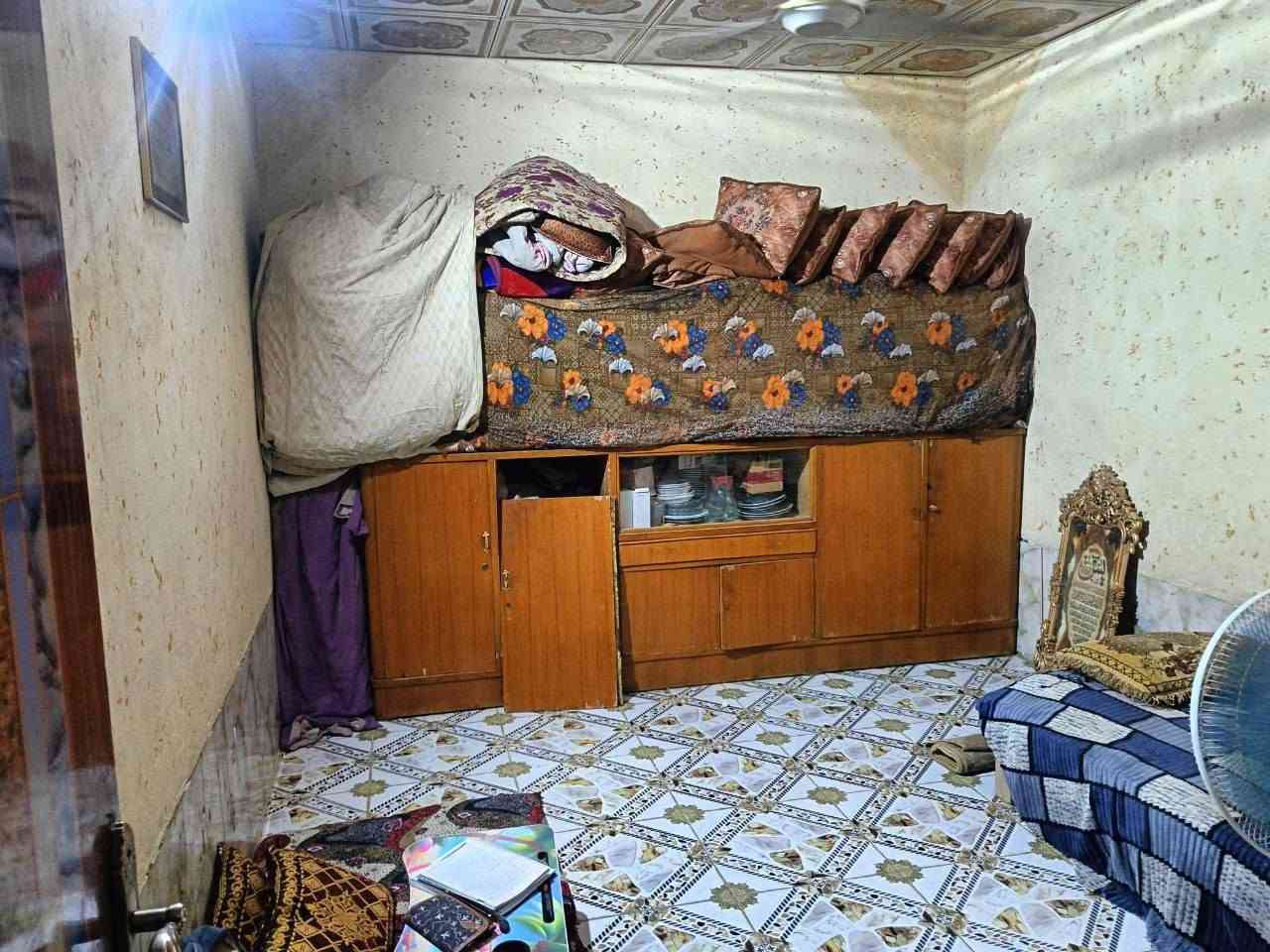 السلام عليكم
دار 150 متر للبيع يحتوي على غرفتين او صاله او مطبخ واستقبال او صحيات داخليه او خارجيه الاساس صب السكف صب البناء فرمستون السطح جاهز 
السعر( 39)مليون او بي مجال
 العنوان/النجف الاشرف / شارع المطار القديم /مقابيل عياده الكوثر الطبيه 
للاستفسار مكتب المهندس 
***********
***********
