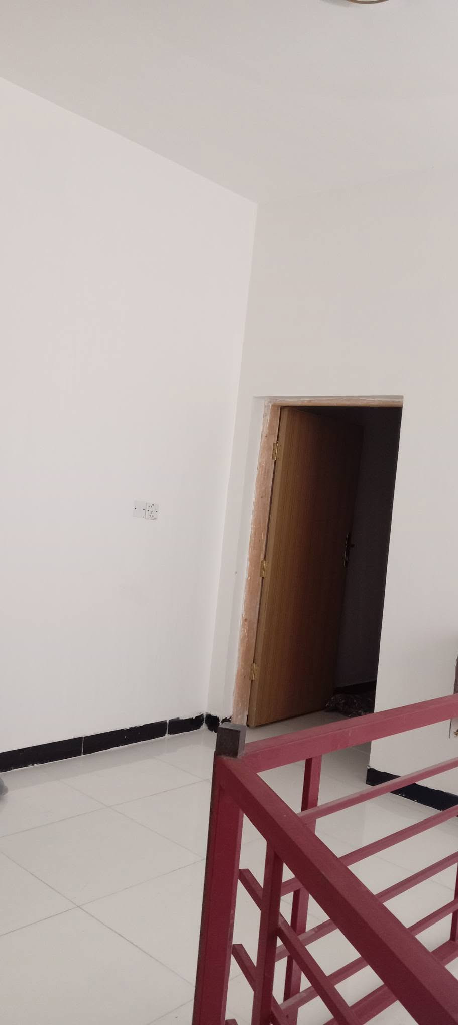 عندي بيت 100 م للبيع
نادر الثانيه
فرع سكله صدام يم مدرسه عز العرب بناء حديث صار  اشهر من خلص.

متكون من هول واستقبال ومطبخ وغرفتين الي يريد شتري اتصلوا ع الرقم ***********
