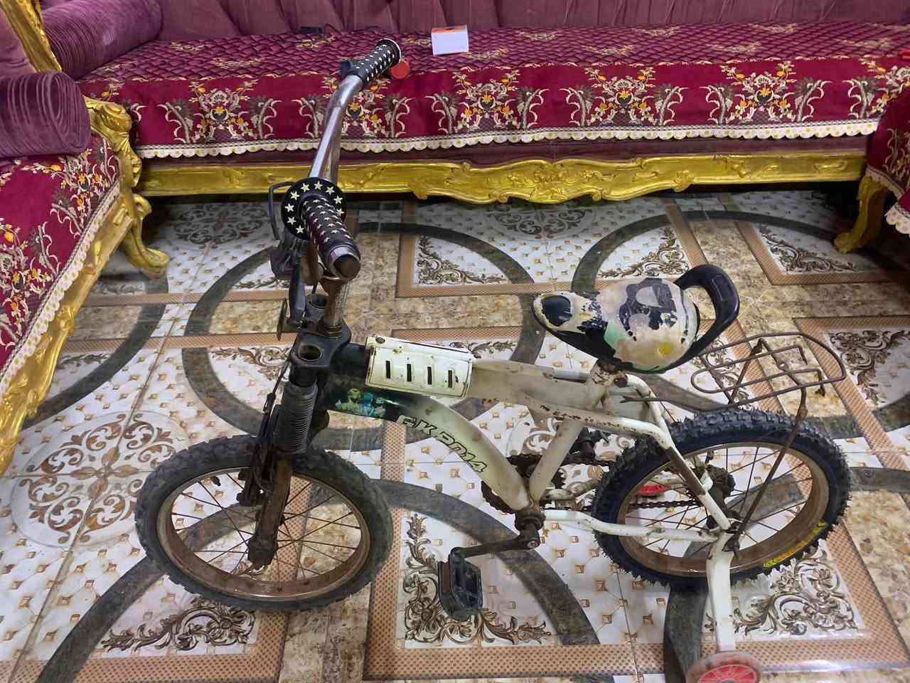 بايسكل  نضيف لسعر 40بيه مجال لعنوان زبير ***********
