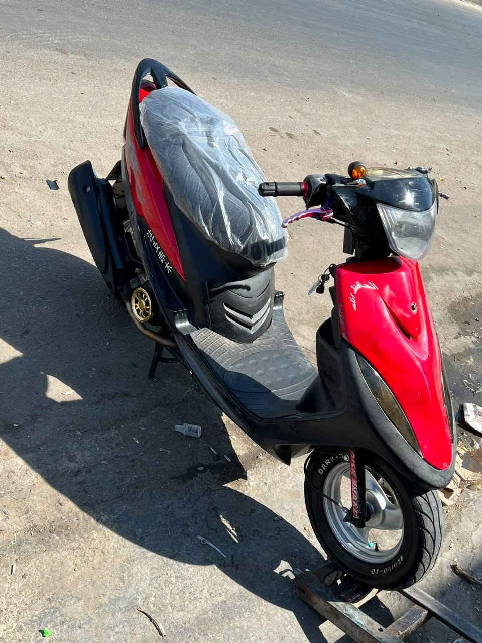 سلام عليكم دراجه ماكس عدله للبيع دراجه حلوة و متعوب عليهة مكينه ما مفتوحه دراجه مكفولة كفاله عامه بيه بس سلف تجاري و كابريتر تجاري فقط كفرات مختومه ختم واحد هيه ولمكينه عنوانهة بغداد مدينة الصدر 
رقم ***********
